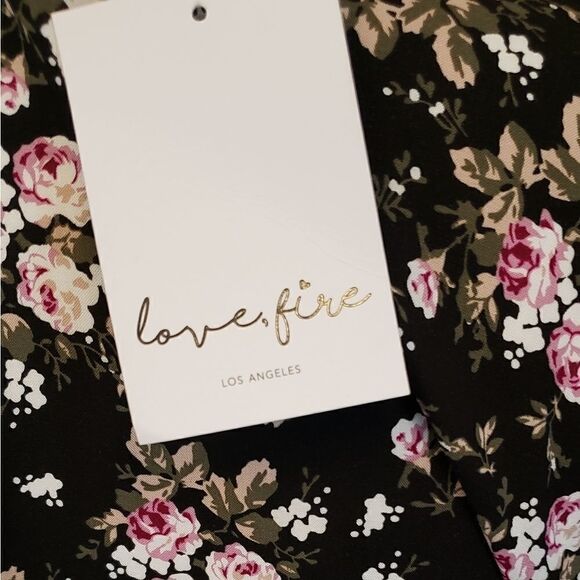 NWT Love Fire V-neck Long Sleeve top Size Large - Picture 8 of 8